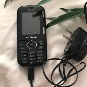 LG Verizon flip blackberry phone with camera